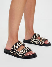 Load image into Gallery viewer, Sol Sana Versus Footbed - Zebra