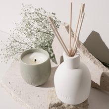 Load image into Gallery viewer, Sweet Dewberry &amp; Clove Diffuser